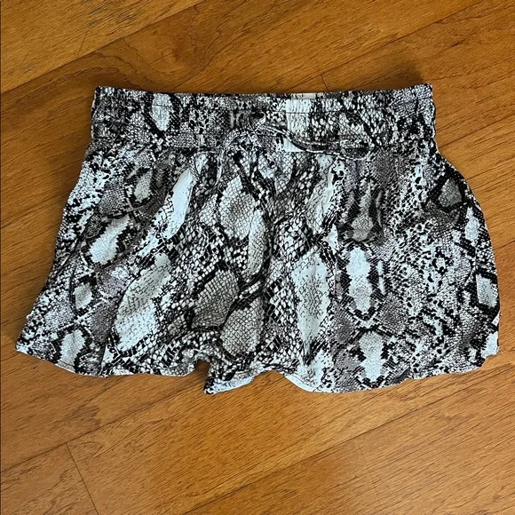 Express Snakeskin Drawstring Shorts - Picture 4 of 4